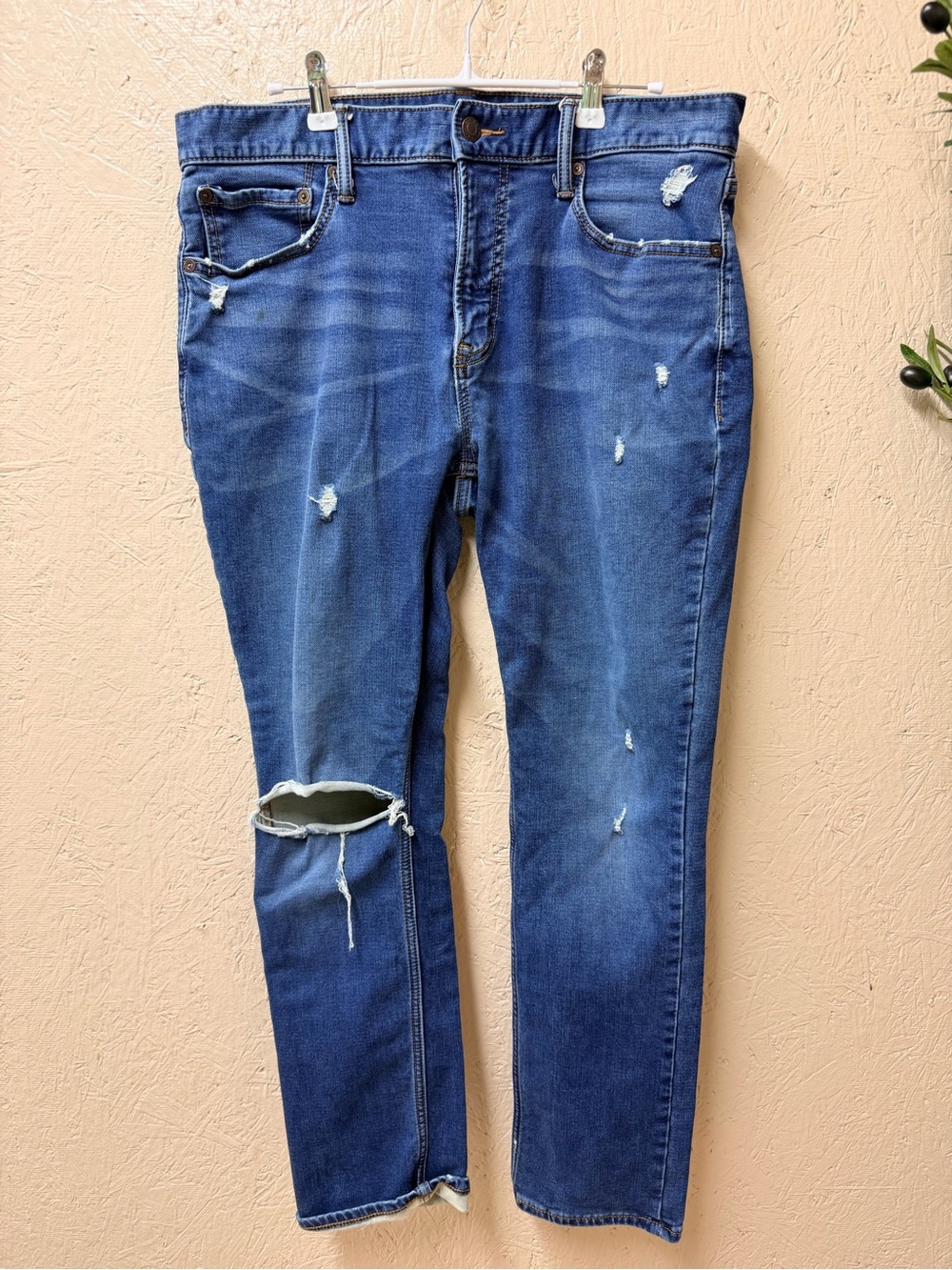 Old Navy Women’s  Distressed Dark Blue Slim-Straight Jeans